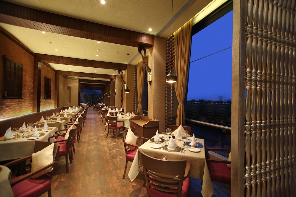 Fortune Select SG Highway, Ahmedabad - Member ITC Hotels Group 28/39