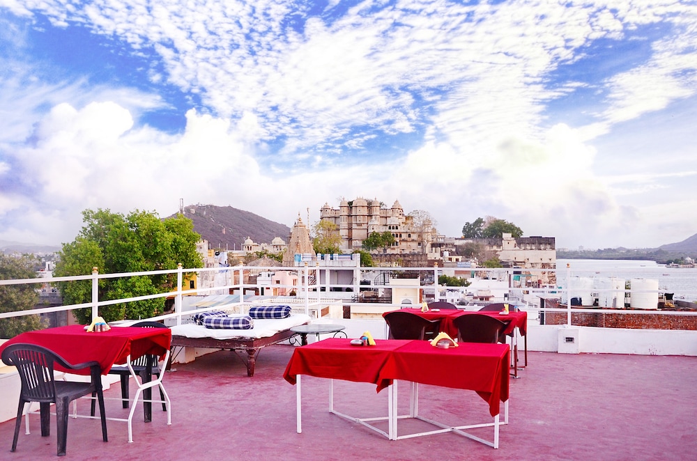 The Lake View Hotel – On Lake Pichola 46/50
