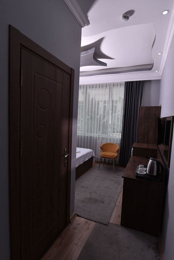 Rays Hotel 42/54