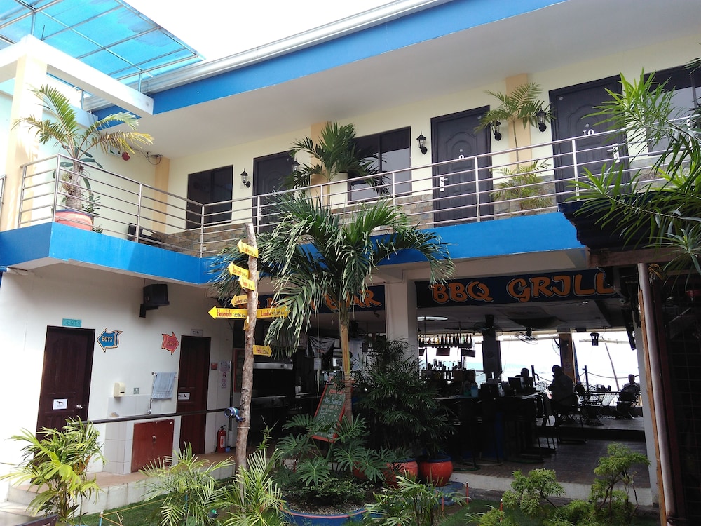 Mango's Beachfront Resort 3/69