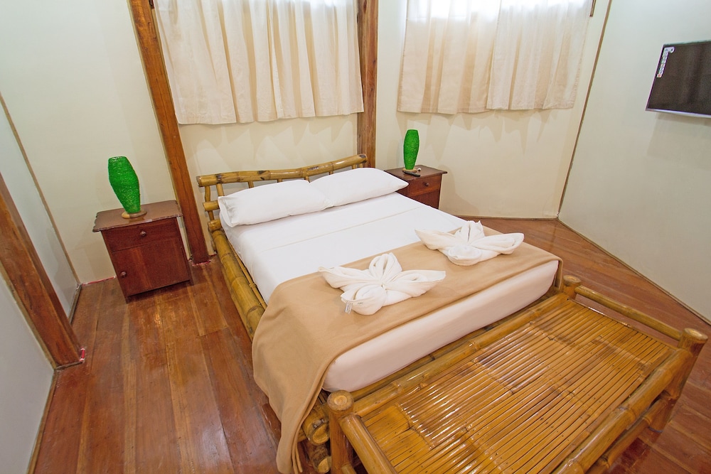 THE ROSE PIKE AT BORACAY 11/50