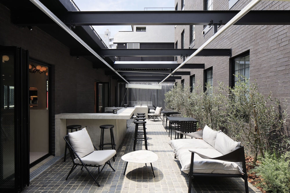 HOTEL CEN 21/44