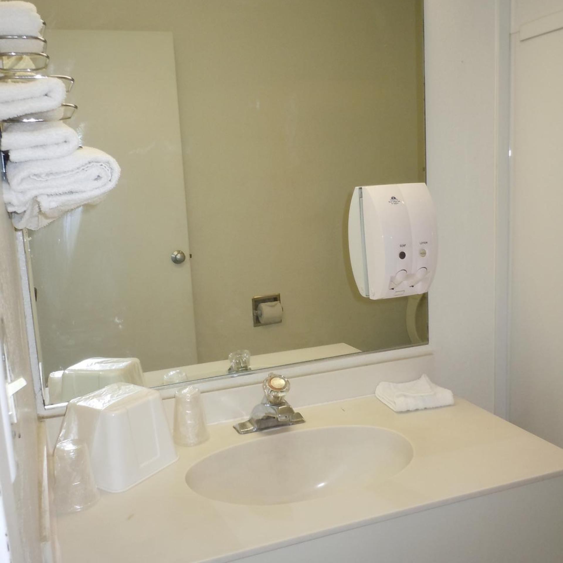 Travelodge by Wyndham Grand Rapids North 26/27