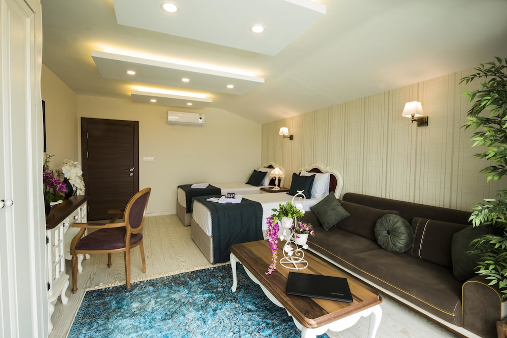 Andalouse Airport Suite Hotel 38/50