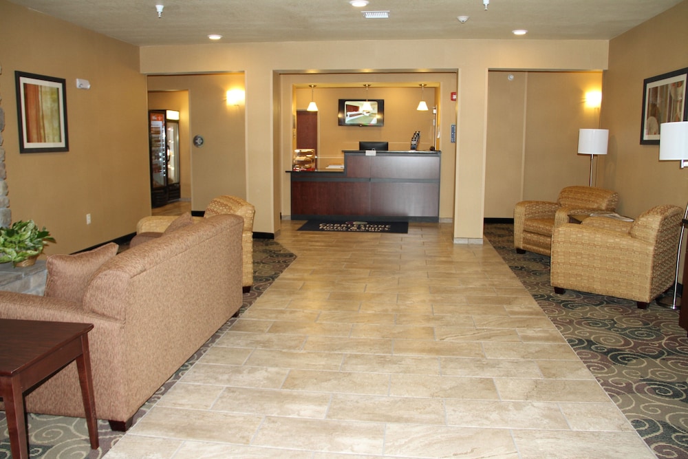 Cobblestone Hotel & Suites - Devils Lake 7/62