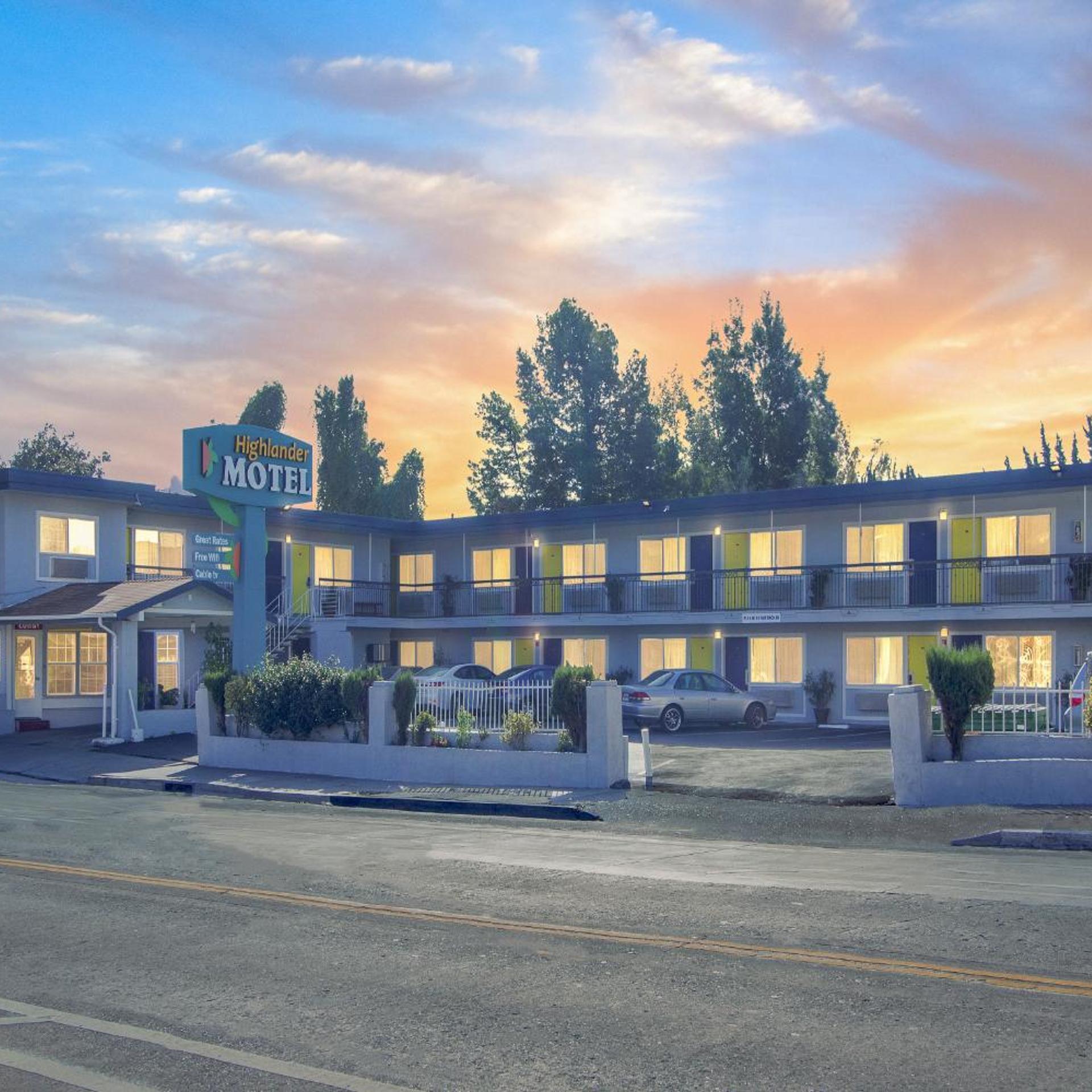Highlander Motel 49/56