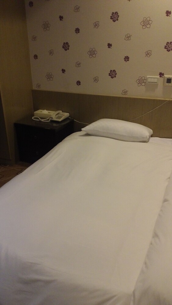 Crystal Hotel 38/67