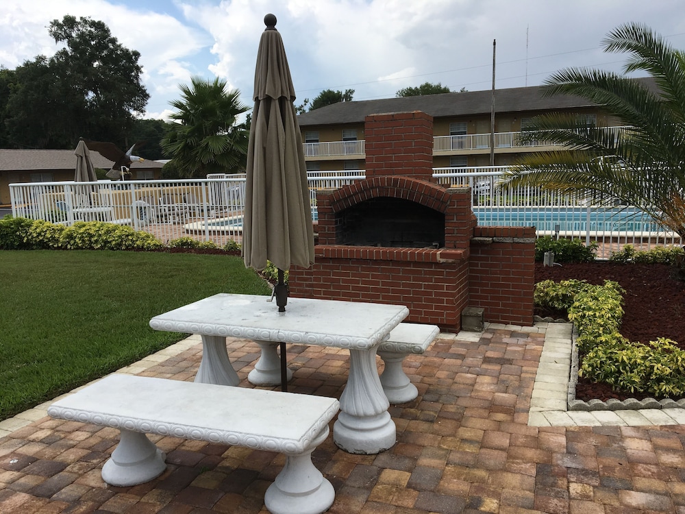 Days Inn By Wyndham Orange City/Deland 3/39