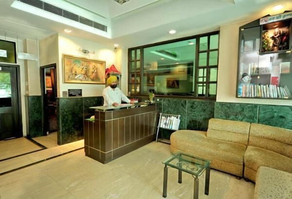 Jullundur Hotel 3/49