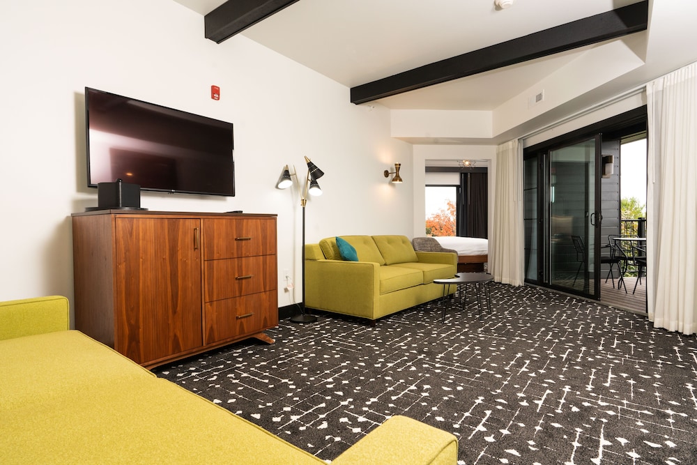 Hotel Earl of Charlevoix 6/50