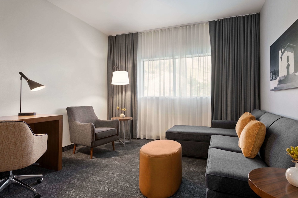 La Quinta Inn And Suites By Wyndham San Luis Obispo Downtown 41/65