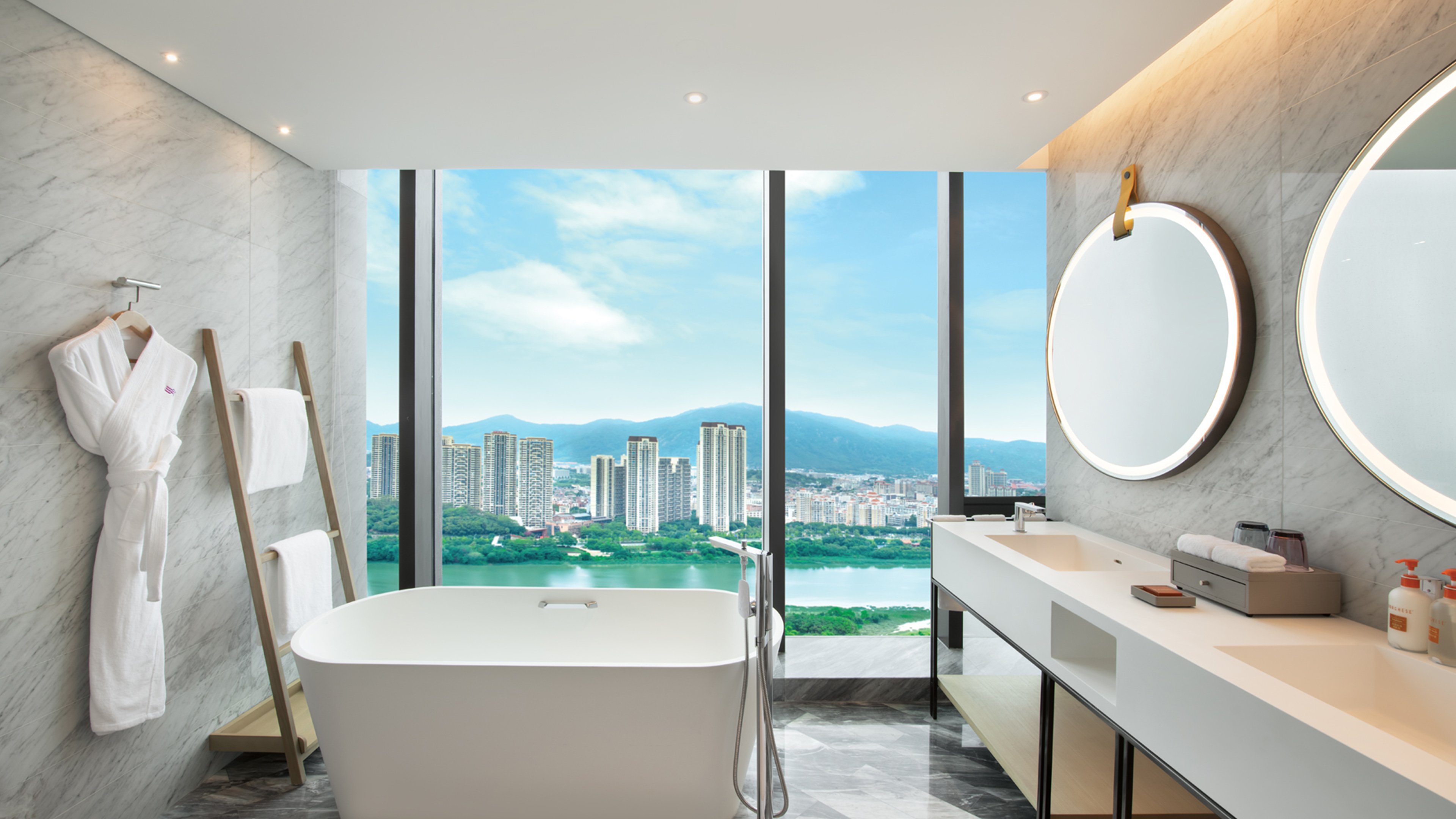غرفة بسرير كينج وسرير بطابقين بإطلالة على النهر، Crowne Plaza Quanzhou Riverview 3/3