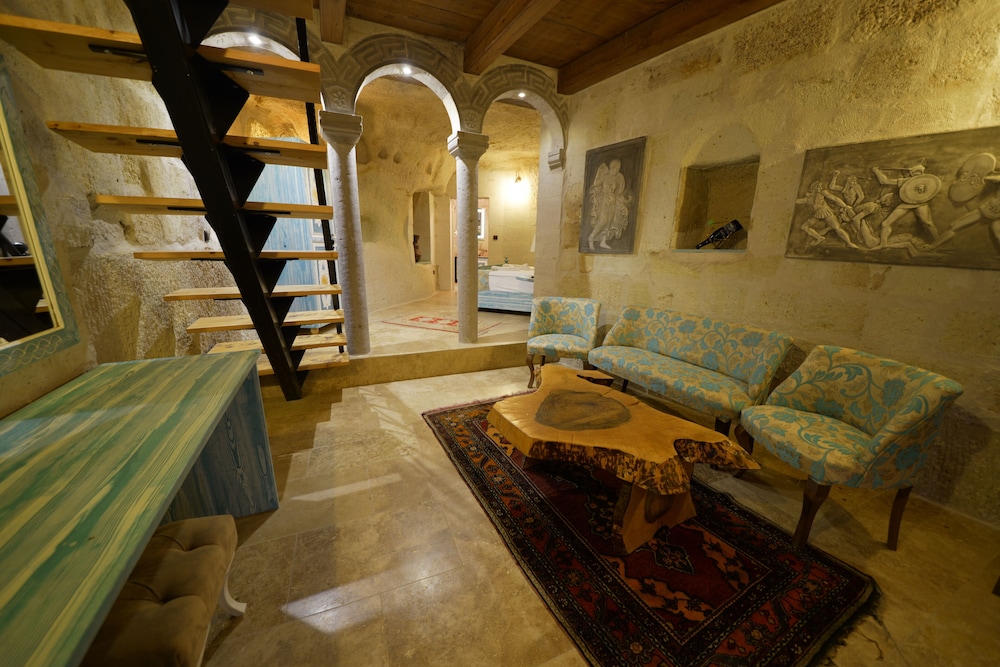 Caftan Cave Suites 23/49