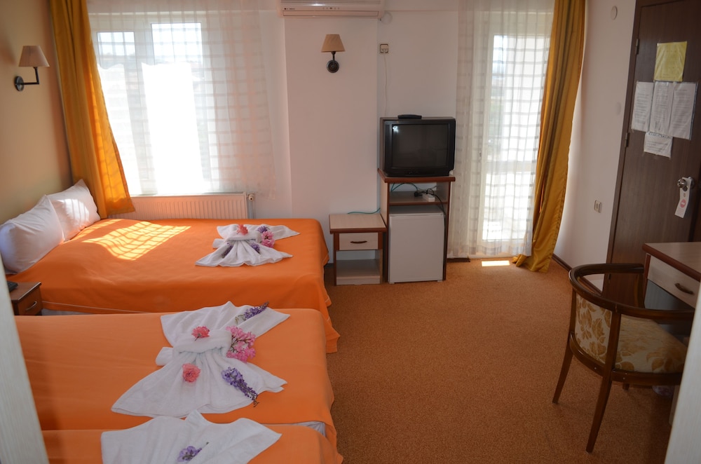 Megas Hotel 20/45