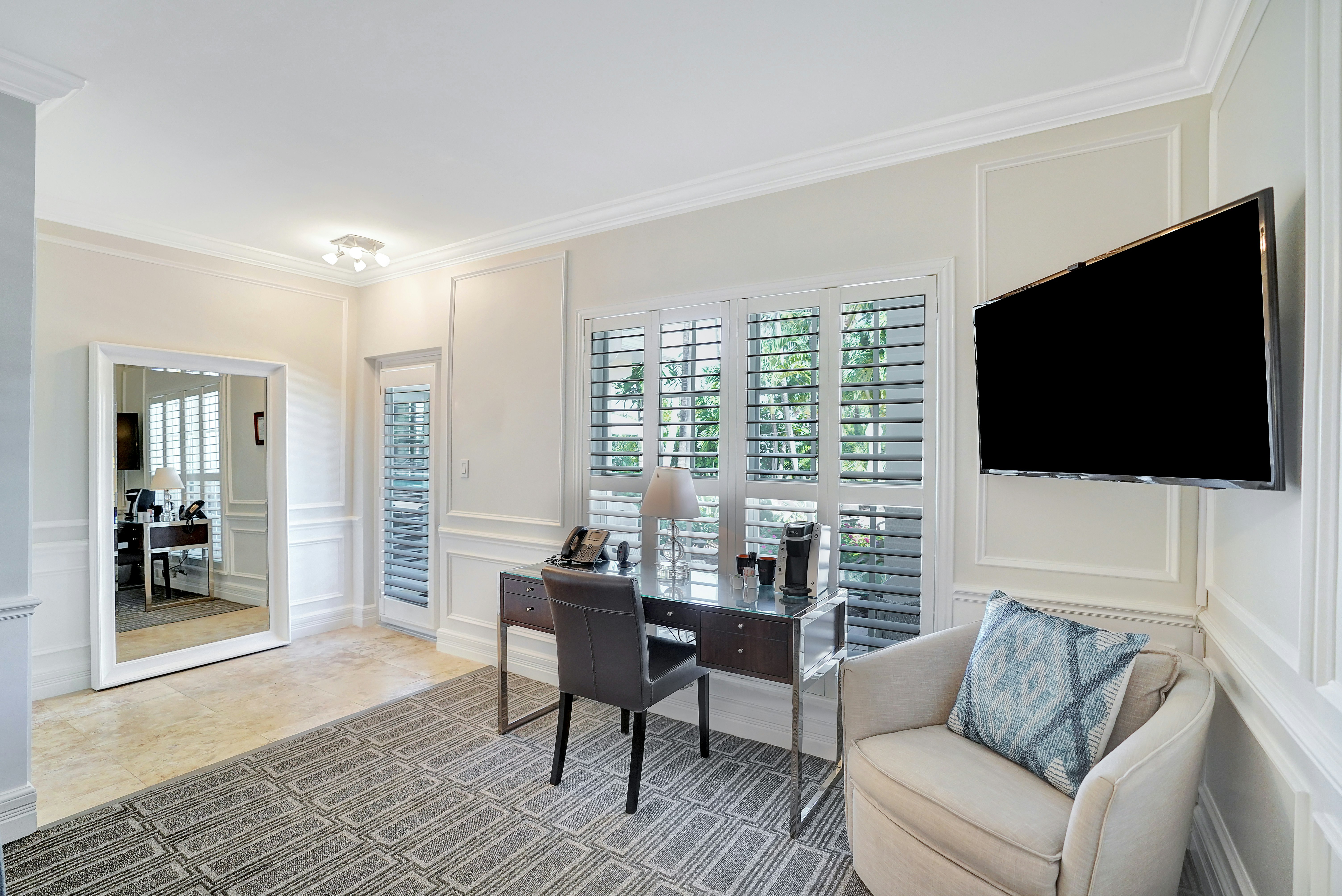 Superior, Twin Beds, Pool Side
