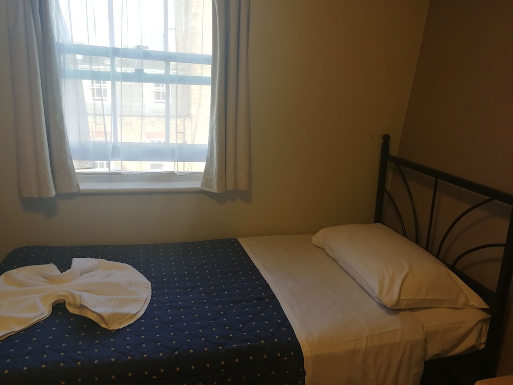 Central Hotel 48/73