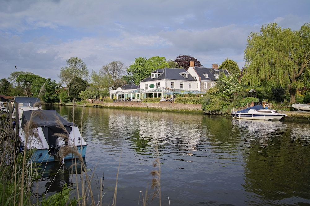 The Waveney House Hotel 53/58