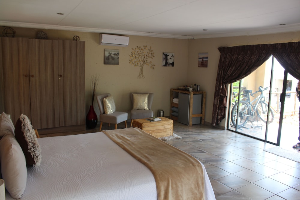Mthembuskloof Country Lodge 12/37