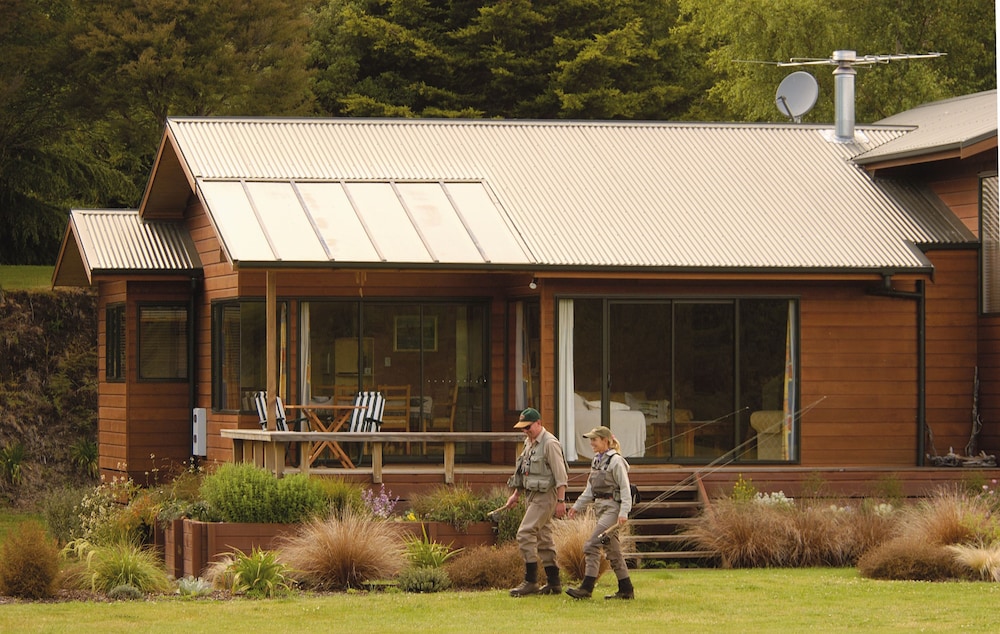 Tongariro Lodge 8/75