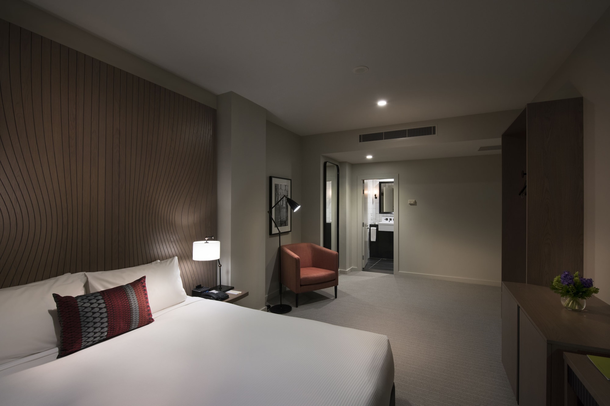 ROOM, KING BED, ACCESSIBLE