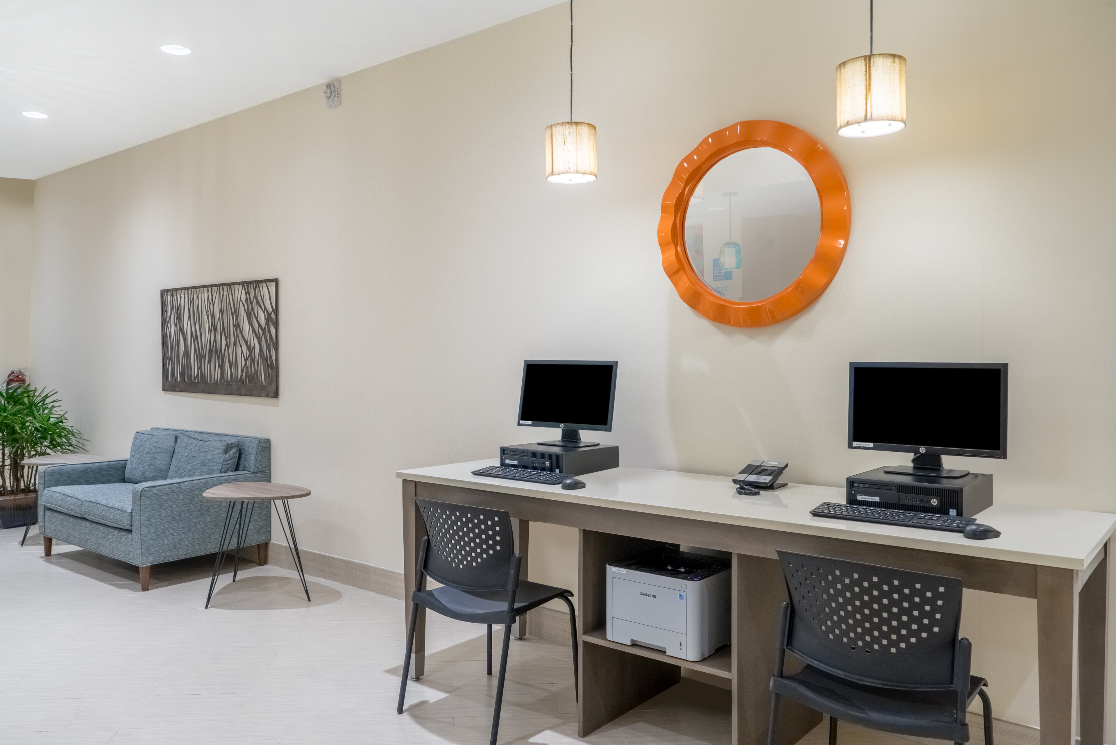 Holiday Inn Express And Suites Nassau 10/19