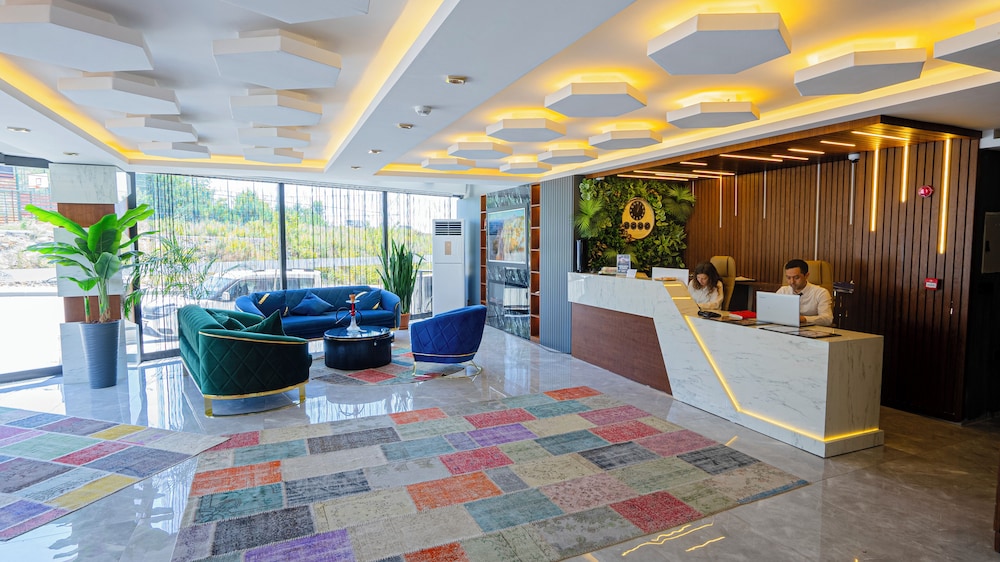 Luxury Airport Hotel 5/48