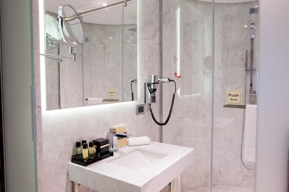 بنتهاوس بسرير كينج مع أريكة، Maroon Hotel Pera 3/5