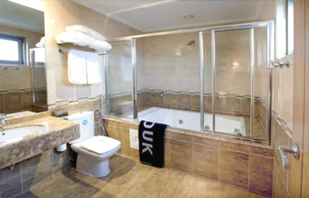 Zouk Hotel 45/50