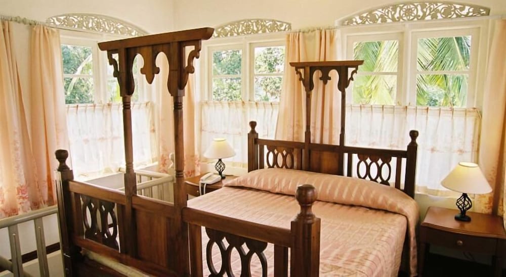 Manor House Boutique 27/50