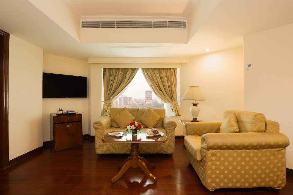 The Royal Plaza New Delhi 26/50