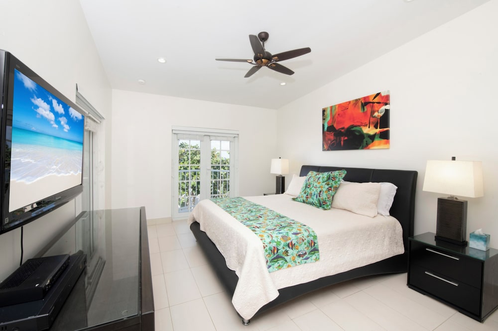 Grandview Condominiums 19/79