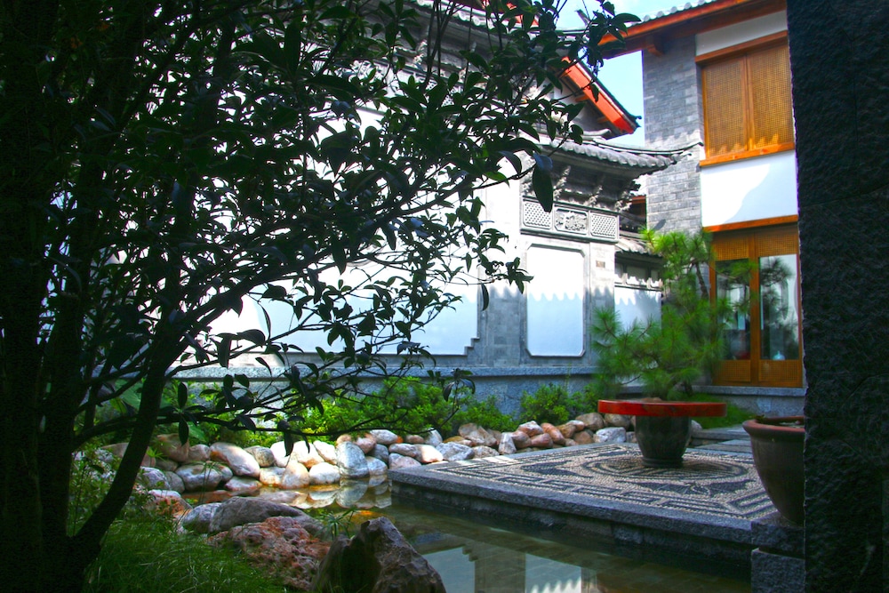 LUX Tea Horse Road Lijiang 38/44