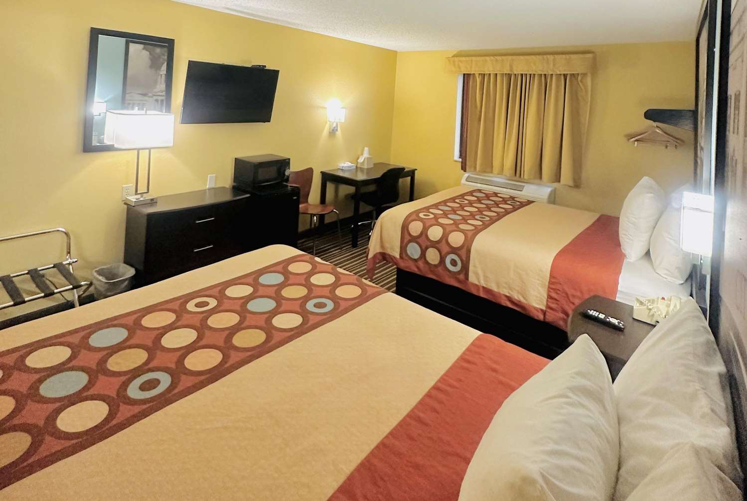 Super 8 by Wyndham Warrenton 4/16