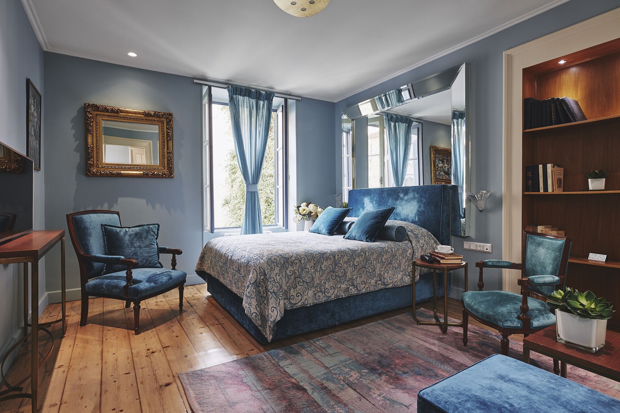 ROMANTIC, STUDIO, SUITE, QUEEN BED, GARDEN VIEW
