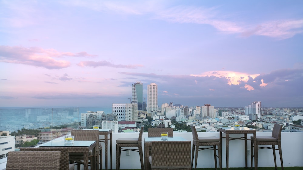 Royal Family Hotel Da Nang 42/50