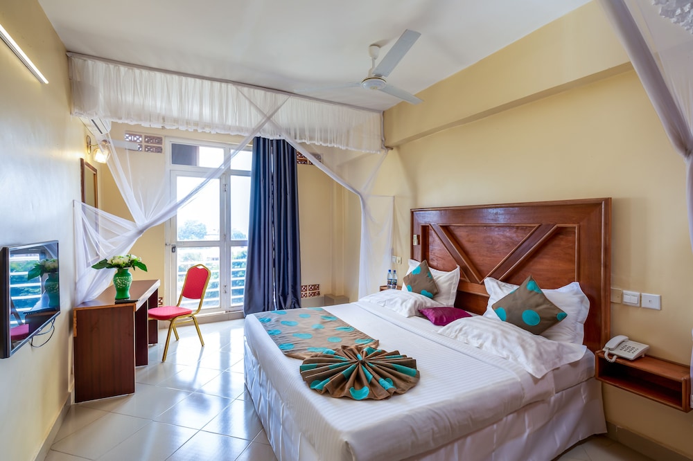 Pulickal Airport Hotel 11/50