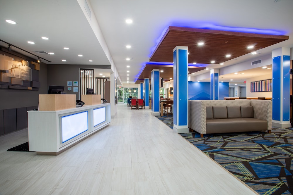 Holiday Inn Express And Suites Deland South 12/49