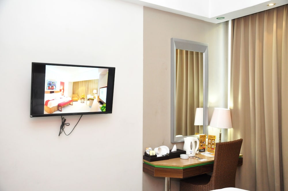 Atrium Premiere Hotel 47/53