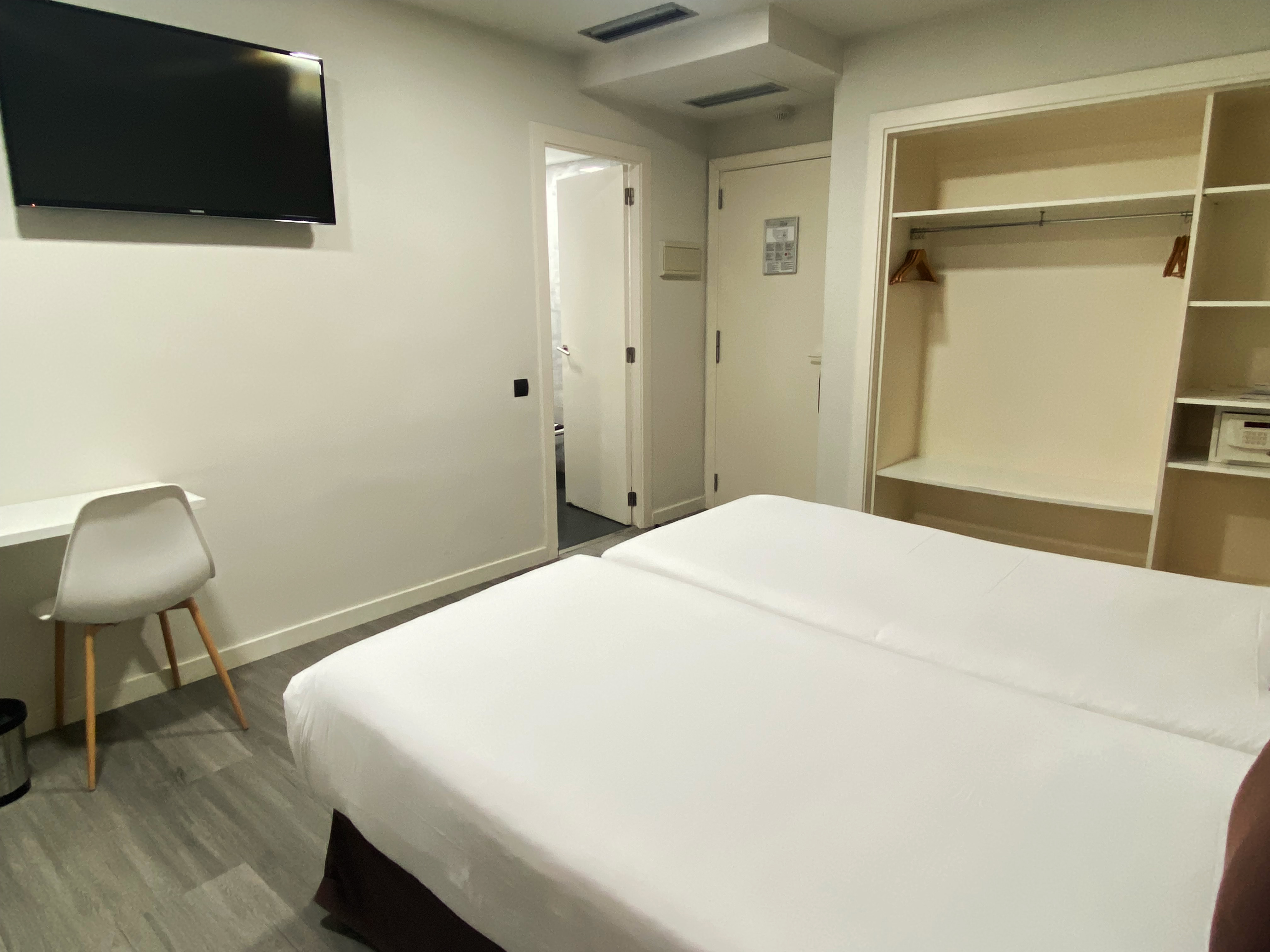 Room, Twin Beds, with Child Extra Bed