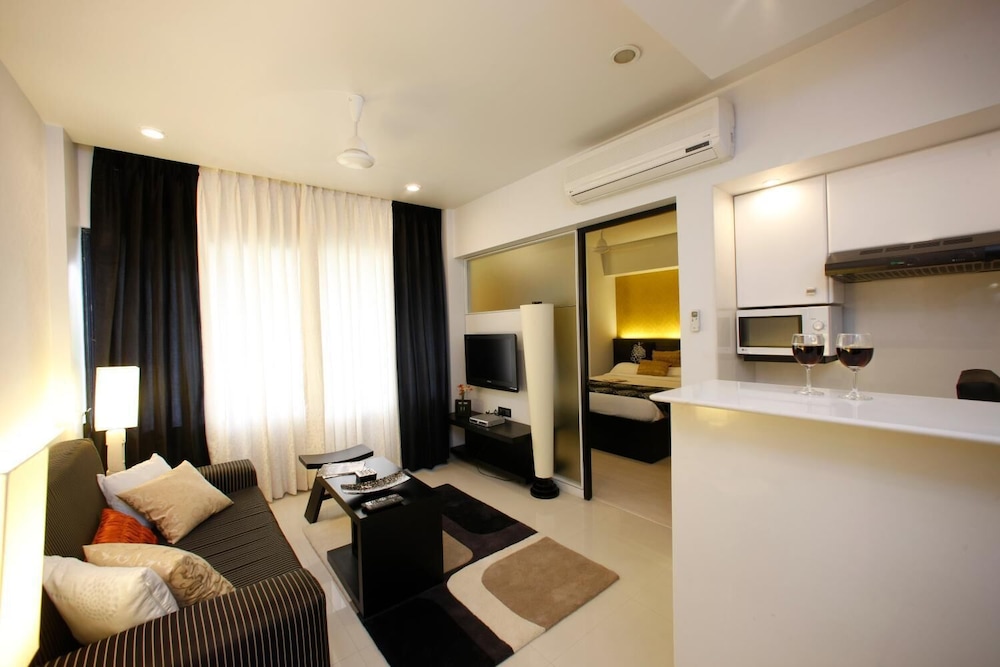 AR Suites Fontana Bay 25/39