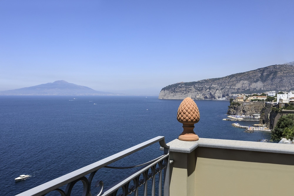 Grand Hotel Ambasciatori 36/68