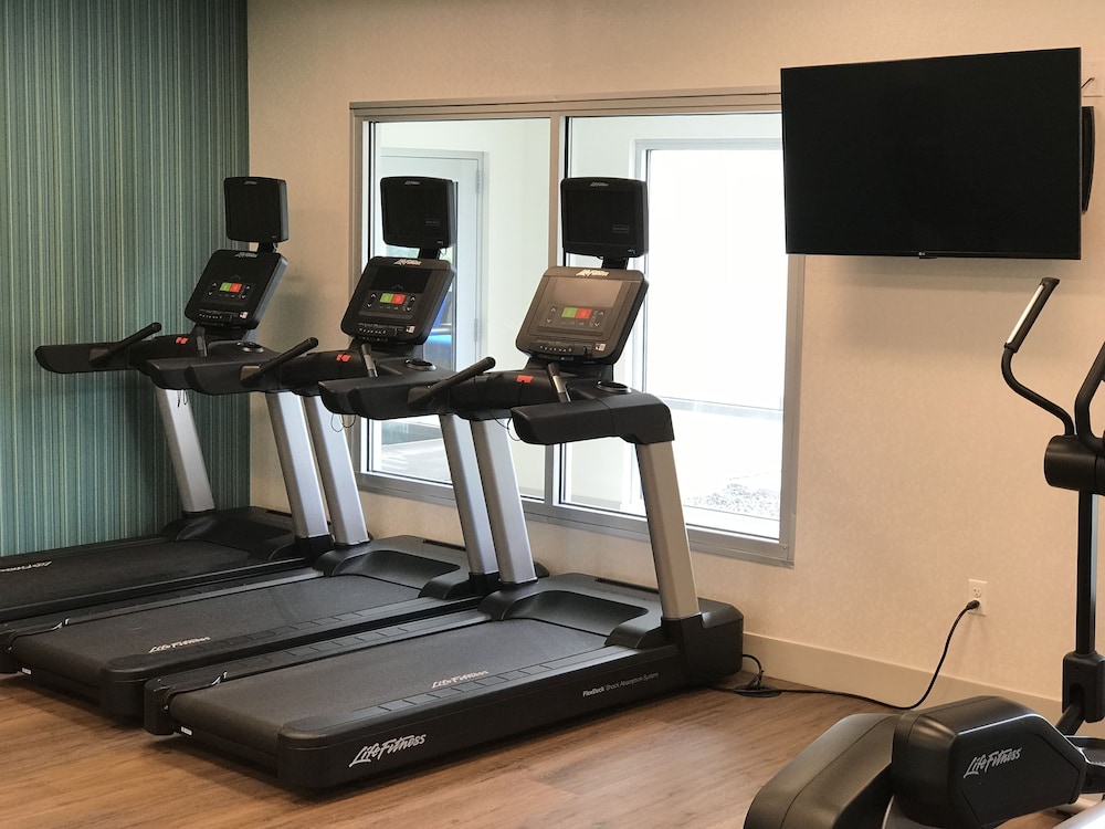 HOLIDAY INN EXPRESS & SUITES HANNIBAL - MEDICAL CENTER 30/53