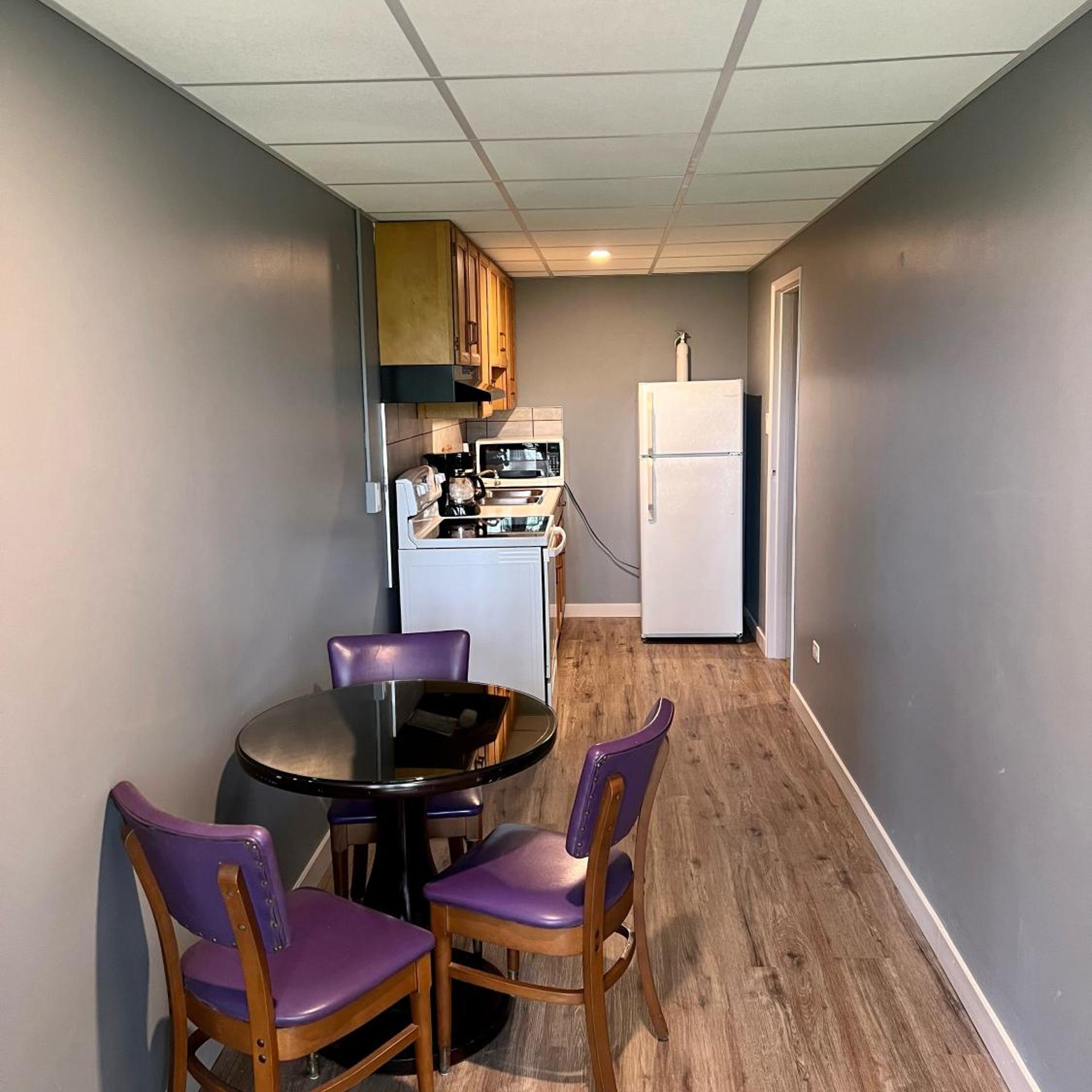 HWY 17 Hotel 34/50