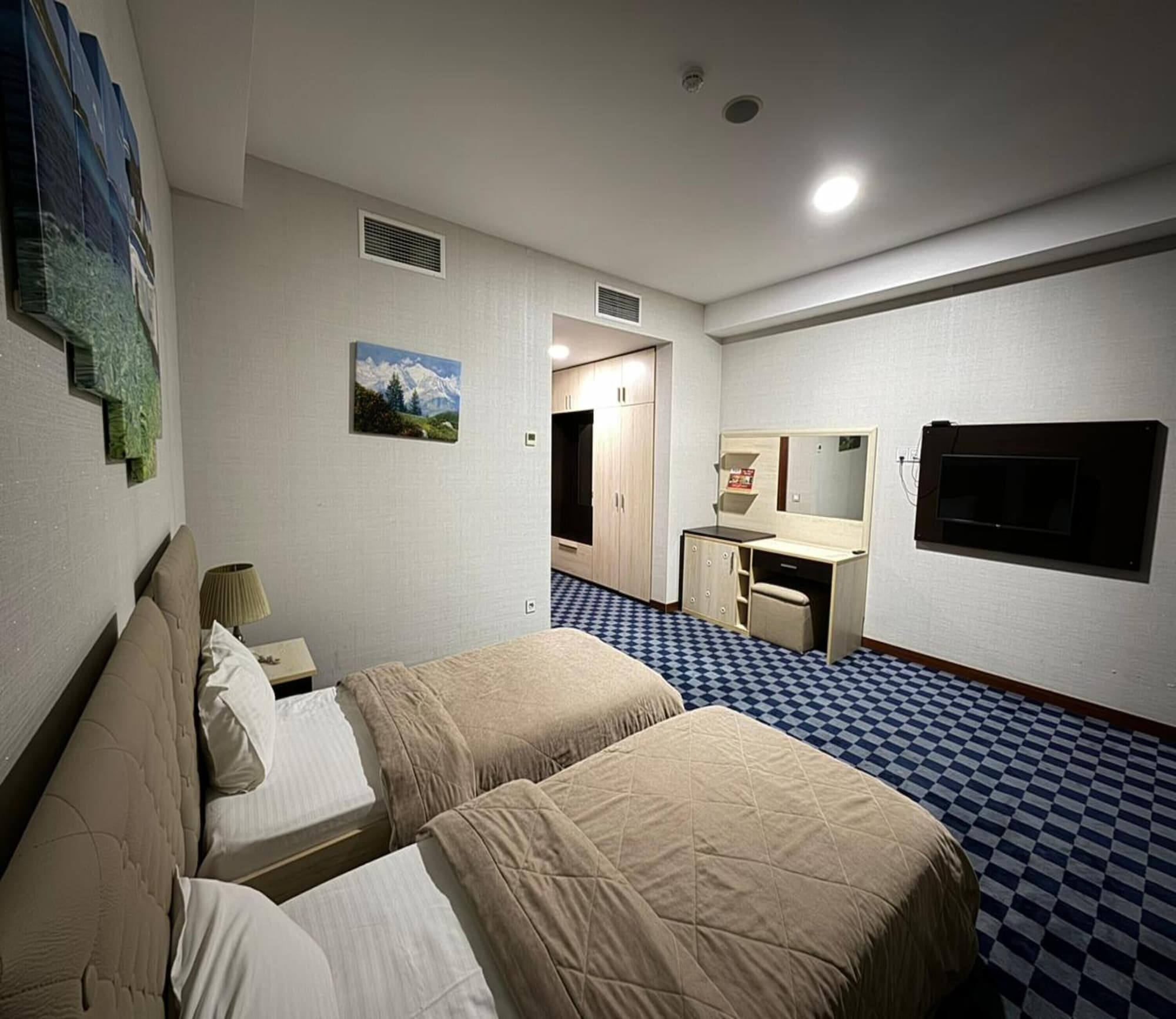EXECUTIVE, DOUBLE OR TWIN BED, SEA VIEW, BALCONY