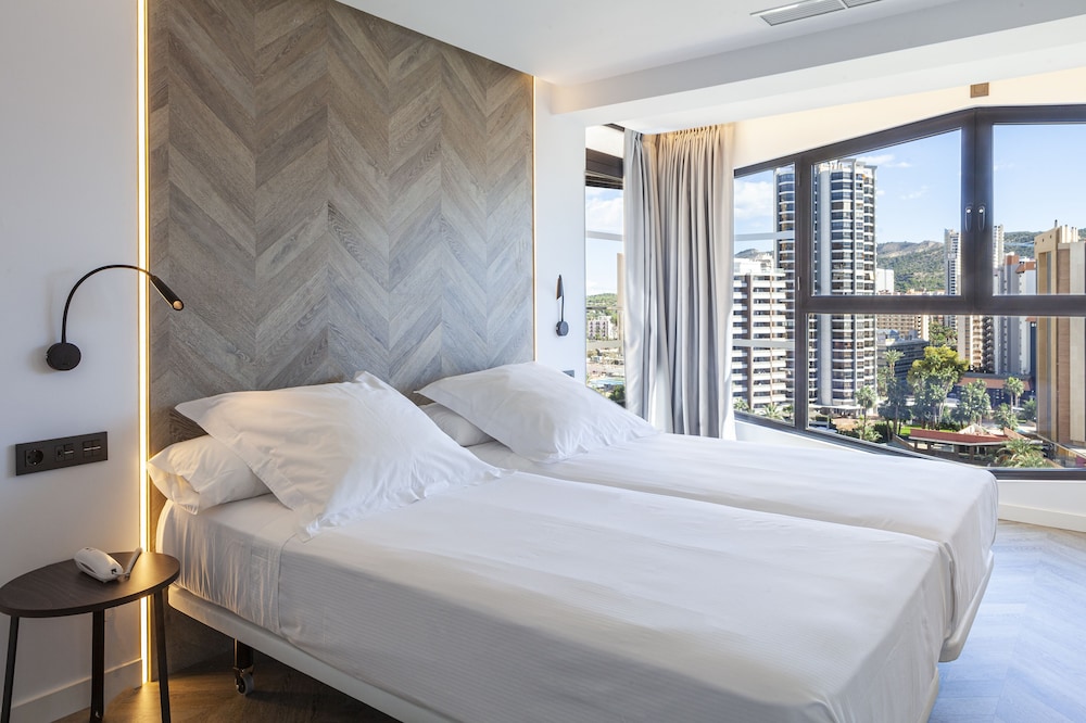 CITY, DOUBLE BED