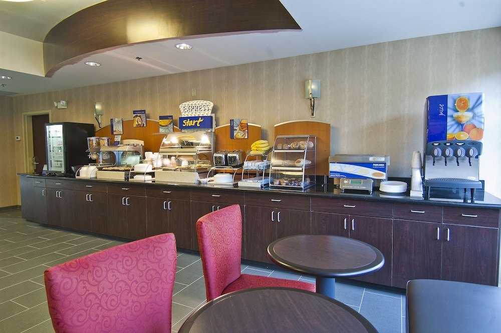 Holiday Inn Express Hotel And Suites Jackson Pearl Intl Airport 41/53