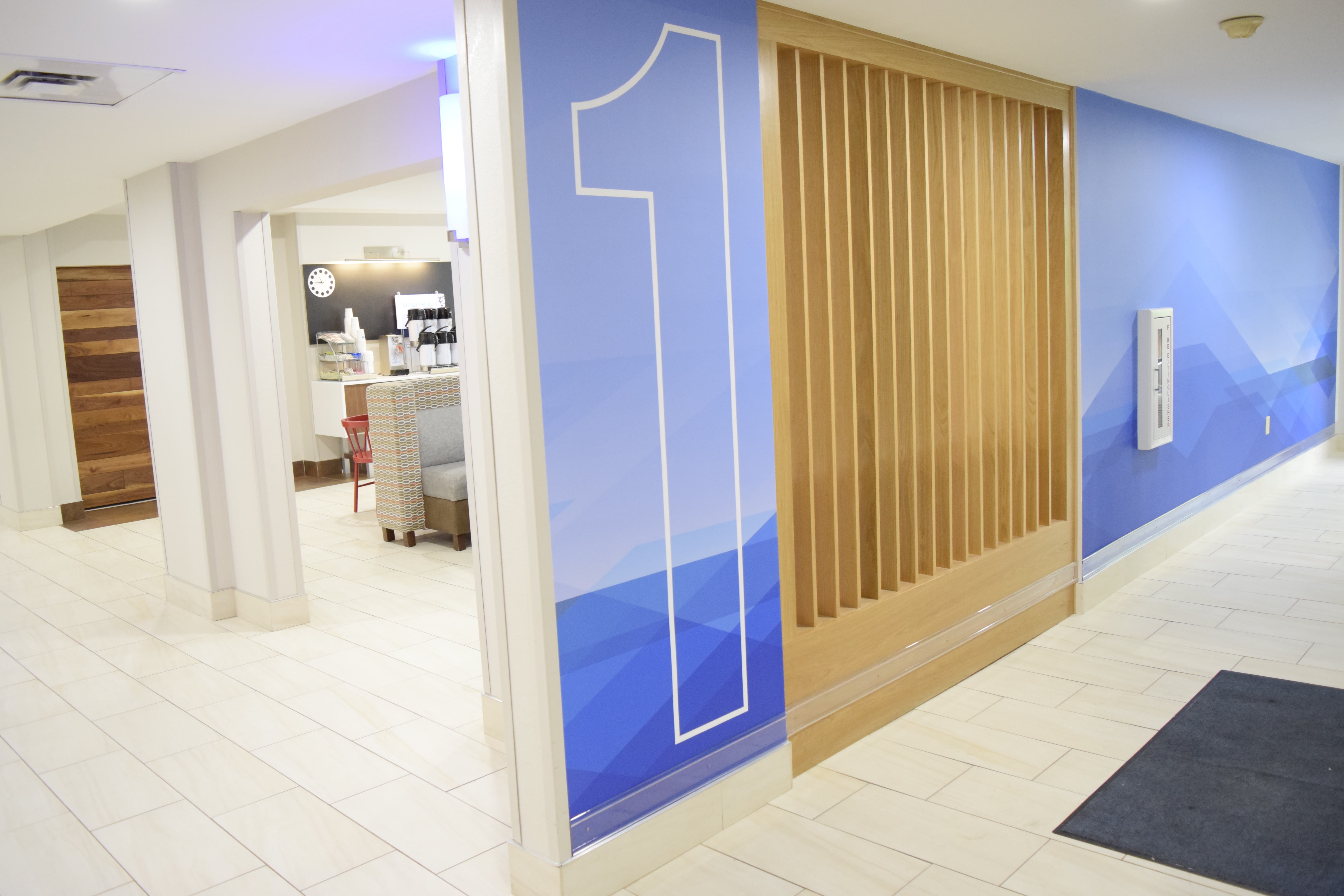 Holiday Inn Express Hotel And Suites Pensacola W I 10 22/35