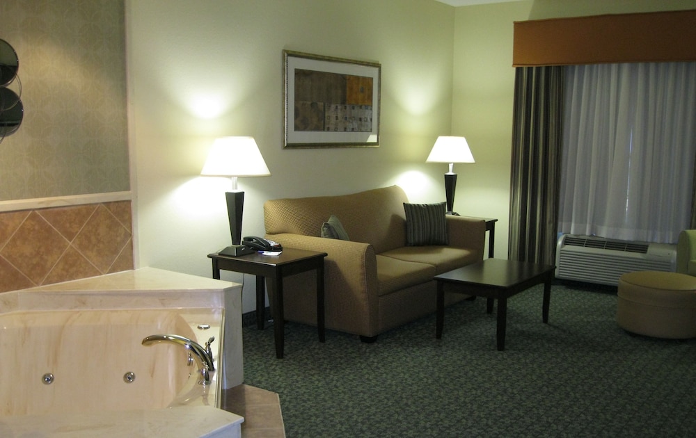 Holiday Inn Express Suites Covington 33/40