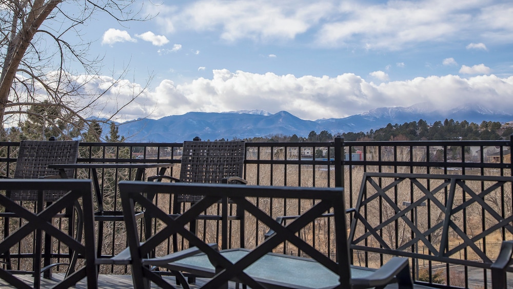 Holiday Inn Express and Suites Colorado Springs North an IHG Hotel 2/67
