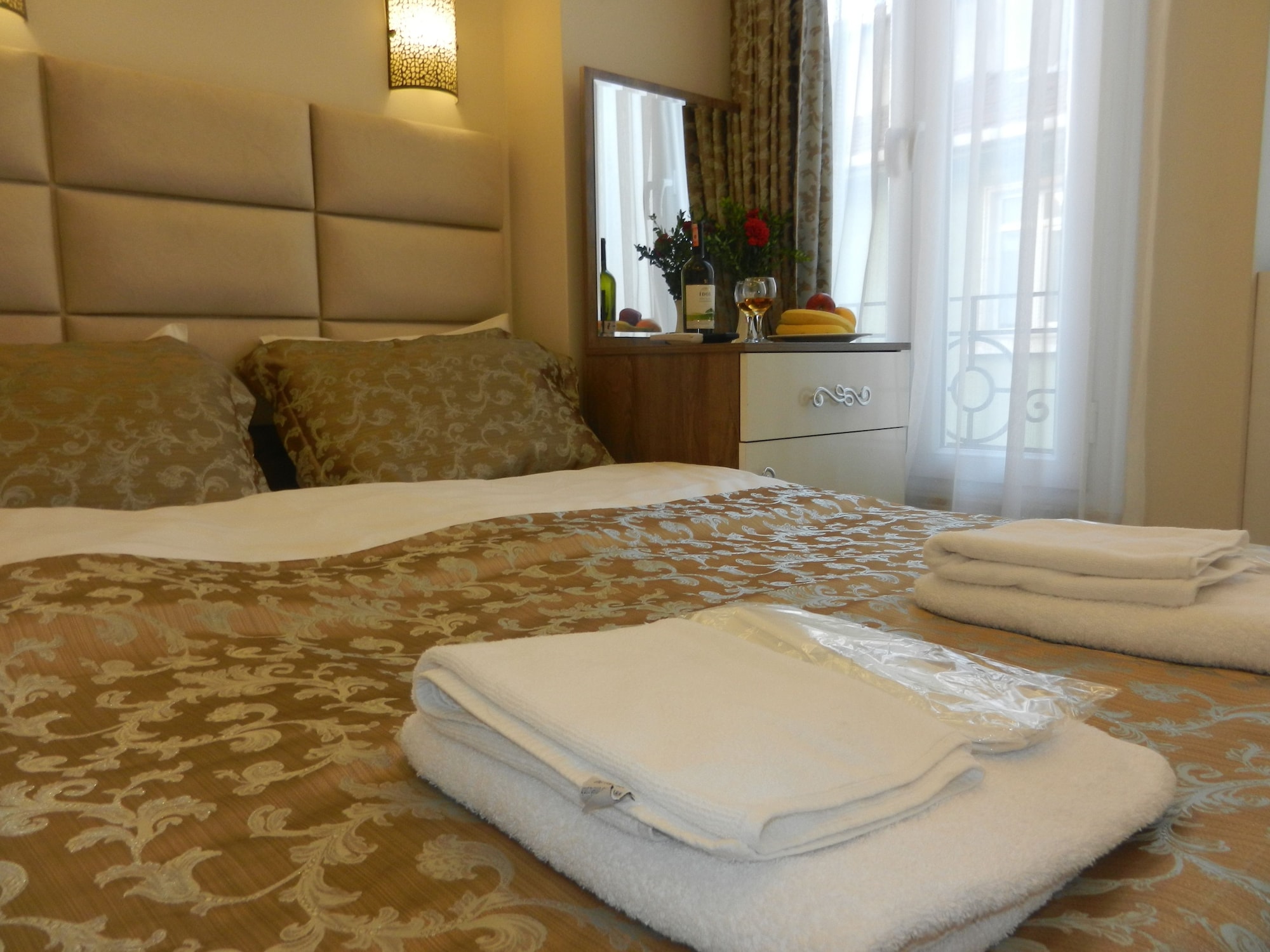 1 BEDROOM, JUNIOR SUITE, CITY VIEW, KITCHENETTE
